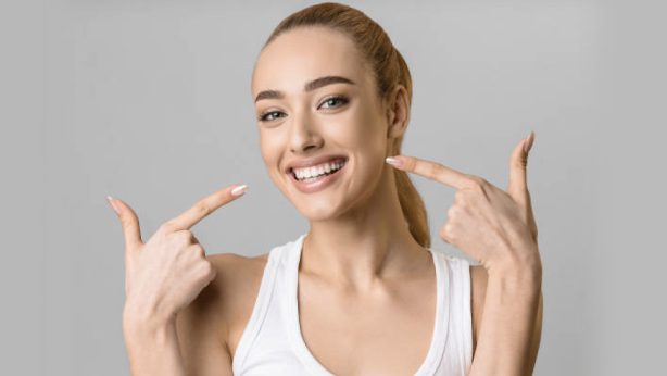 Hogyan fehéríthetjük meg a fogakat otthoni gyógymódokkal? – Az én fehér fogsorom titkai